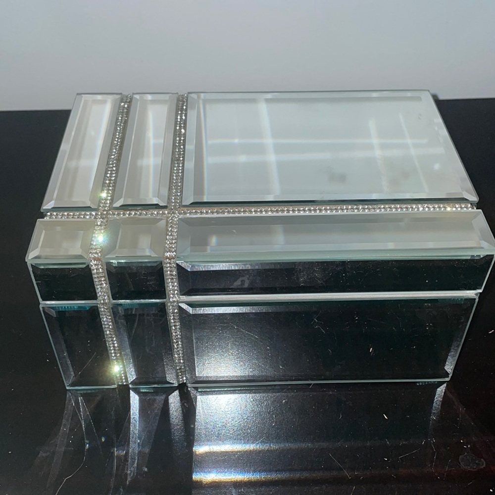 Barely used jewelry box